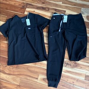 Figs Black Scrub Set